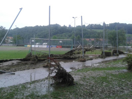 tl_files/klubkasse/bilder/NEWS/2013/2013-06-06-Hochwasser-SV-Niederstrigies-2.jpg